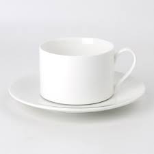 Tasse à thé avec soucoupe et cuillère